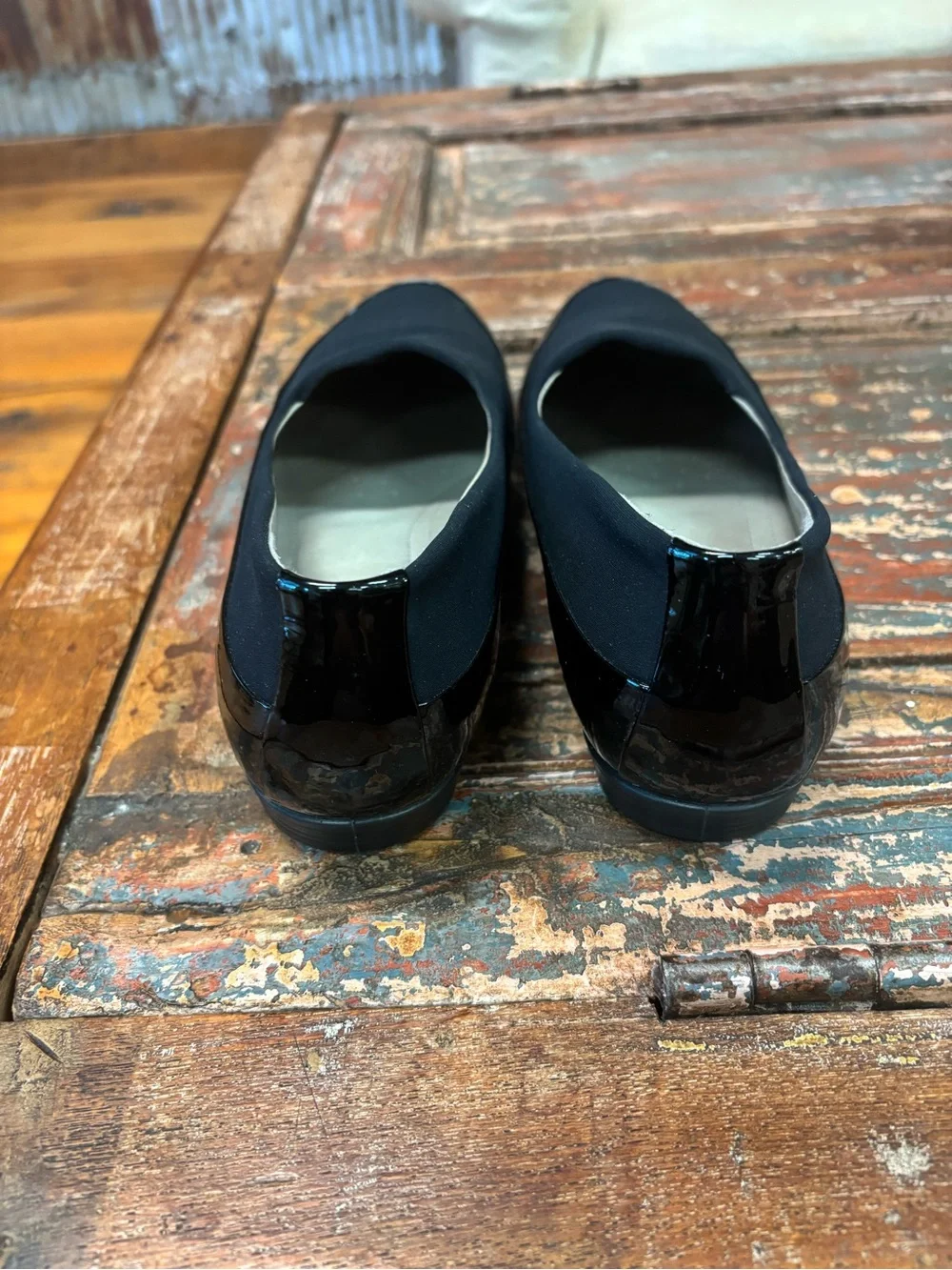 Ecco sleek black
